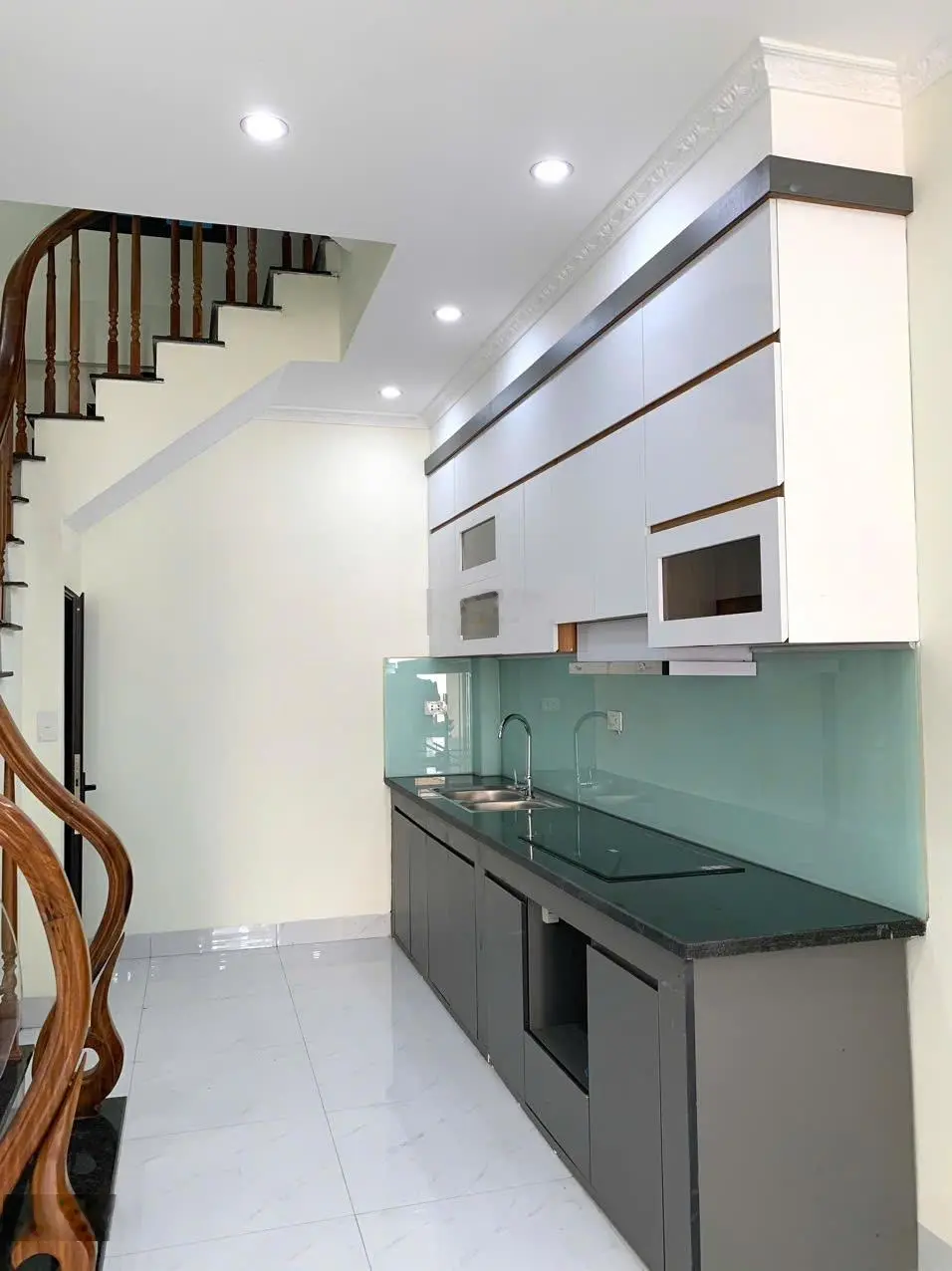 Bán nhà 5 tầng mới phố Miêu Nha, Tây Mỗ, cách Đại Lộ Thăng Long chỉ 100m, gần chung cư Lumi Hà Nội