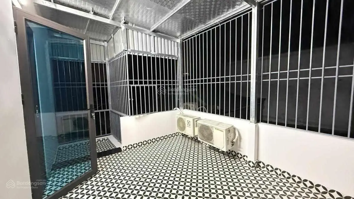 Nhà riêng 4PN, 5WC, giá cực chất 9,3 tỷ tại Đê La Thành, Ba Đình, Hà Nội