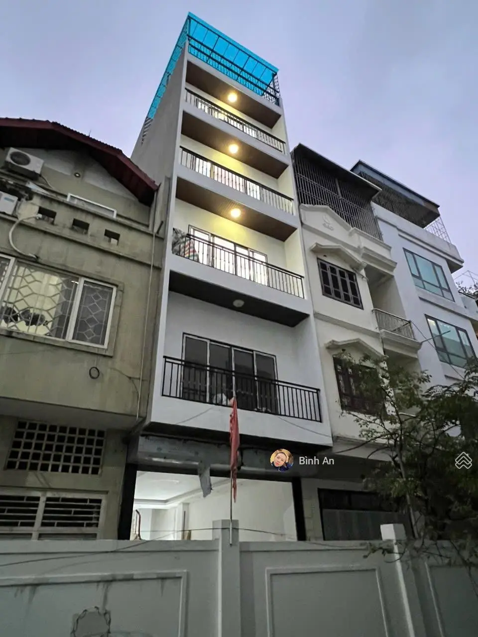 Chủ cần bán gấp nhà phân lô oto tránh vị trí đẹp cực thoáng ngõ thông bàn cờ. Diện tích 55m 16,9 ty