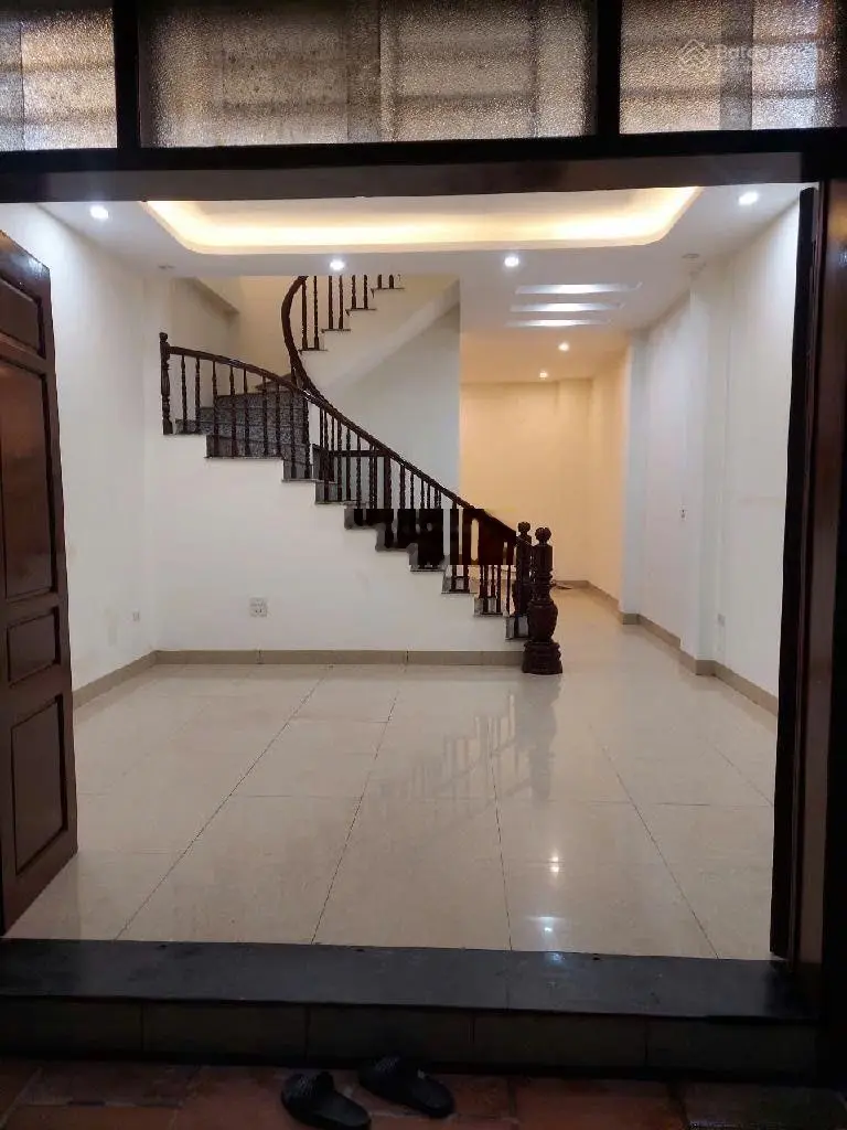 Bán nhà Việt Hưng, ô tô đỗ cửa, DT 57m2, giá nhỉnh 6 tỷ