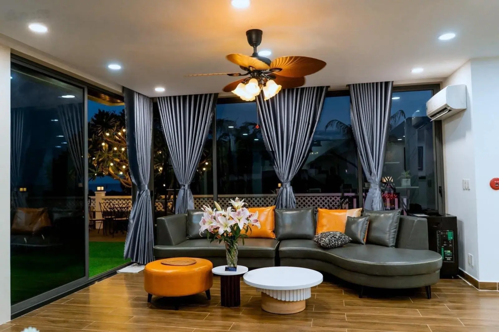 Căn mặt tiền biển sang trọng đẳng cấp 1 trệt 1 lầu Diện tích: 576m2Oceanami Long Hải!