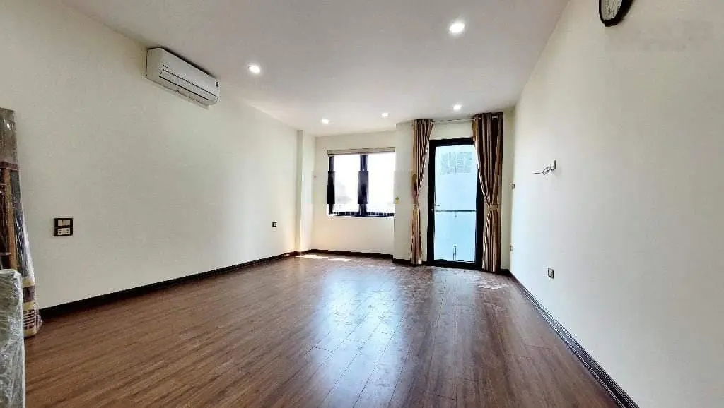 Bán nhà Cổ Linh tư đinh44m2 giá chào 10tỷ nhỉnh, đầy đủ tiện ích:trường, chợ siêu thị,giao thông