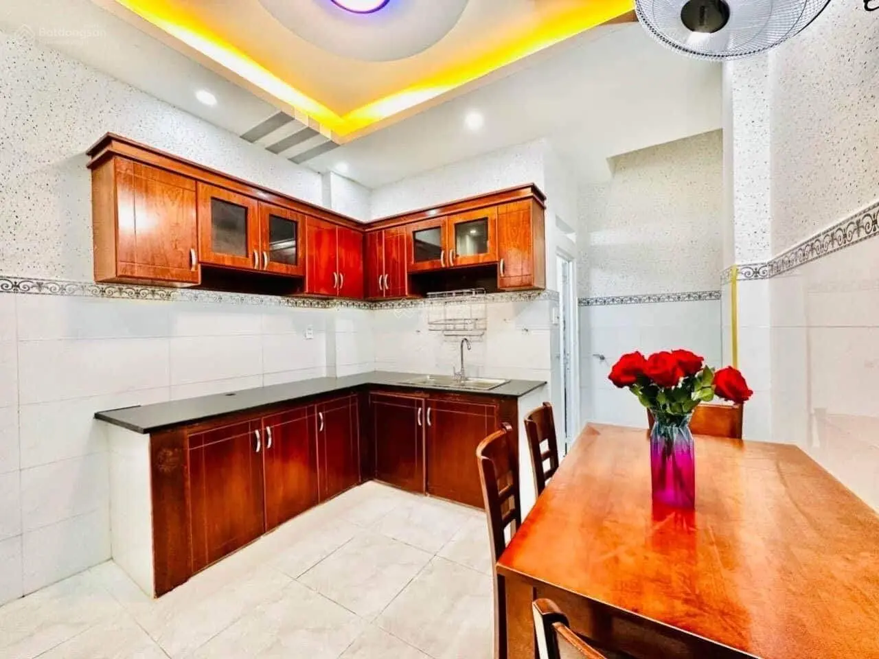 Định cư Úc cần bán gấp nhà ngay MT Huỳnh Tịnh Của, Võ Thị Sáu, Q3, 42.8m2, 1T 1L, SHR