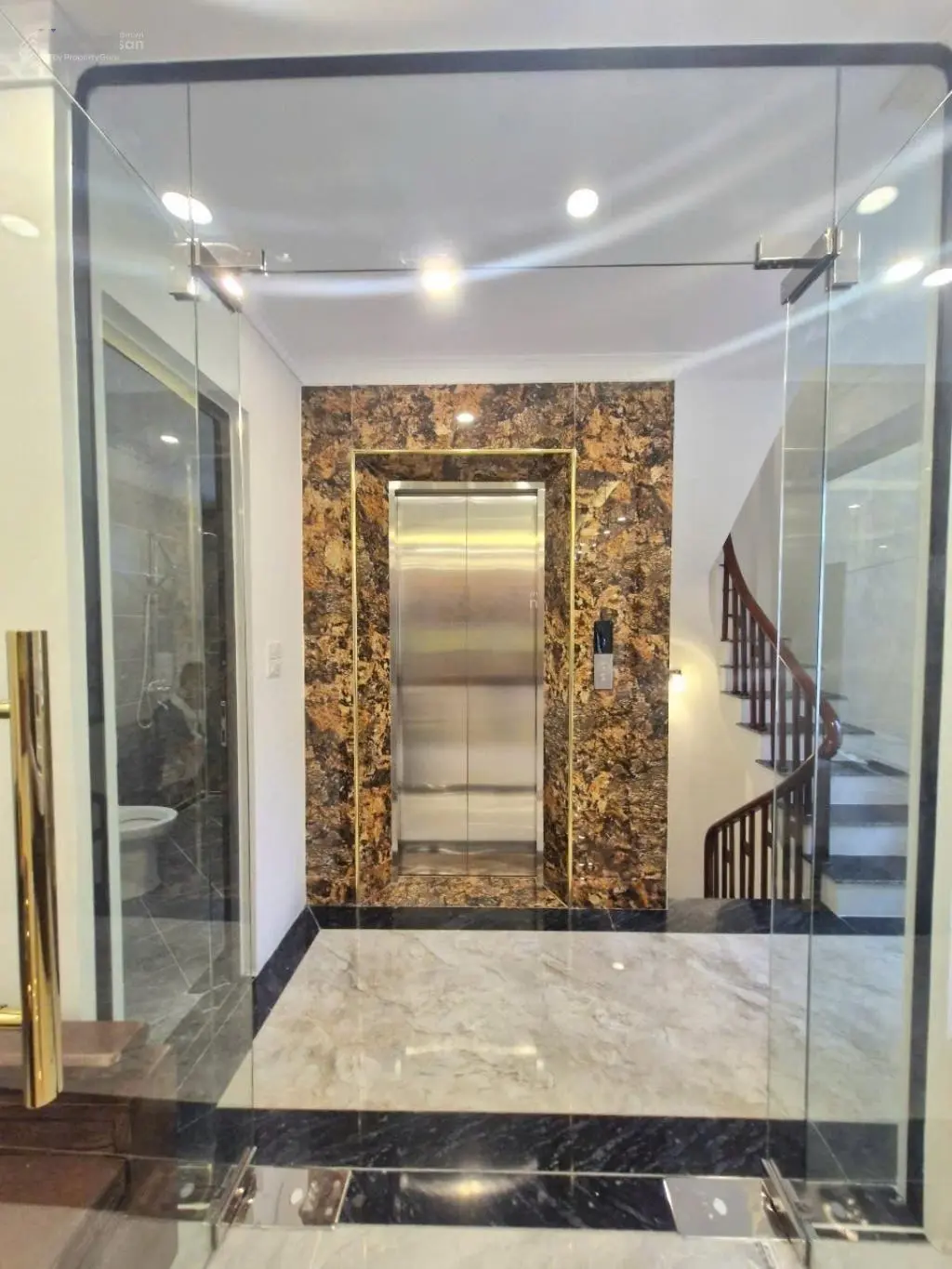 Siêu phẩm Long Biên nhà đẹp như mơ view hồ full nội thất 6 tầng thang máy - Thạch Bàn - vip