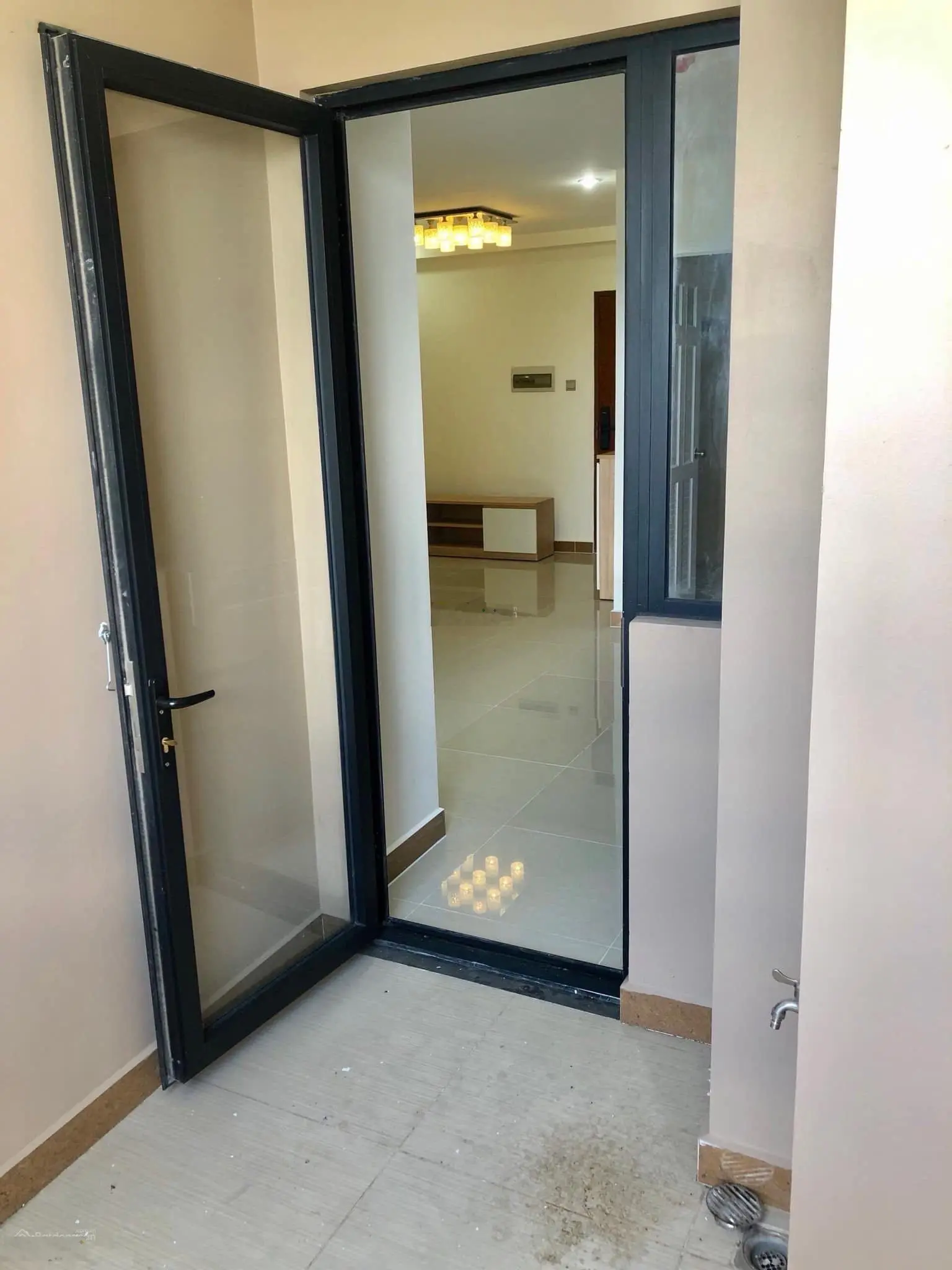 Bán 68m2-2pn -2wc tại Era giá 2 tỷ 250, sổ hồng, ít nội thất. Lh 0966 733 ***