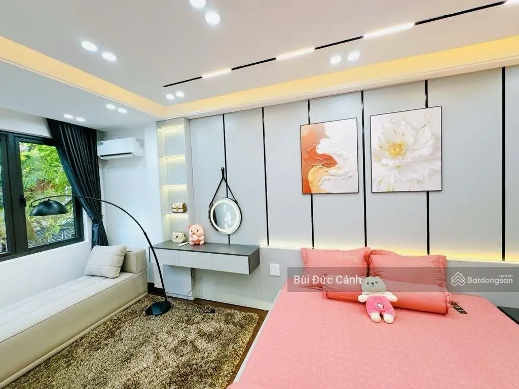 KINH DOANH VỈA HÈ - CONTAINER TRÁNH NHAU