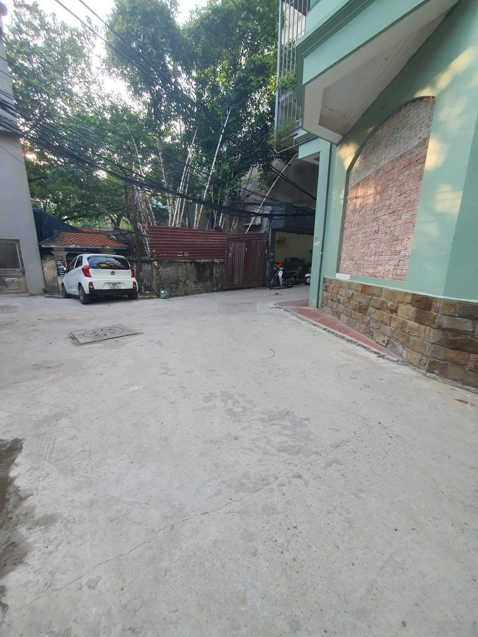 Bán mảnh đất mặt phố võ chí công, đối diện starlake, đầu tư, dt 111m2* mt 10m* giá 68 tỷ