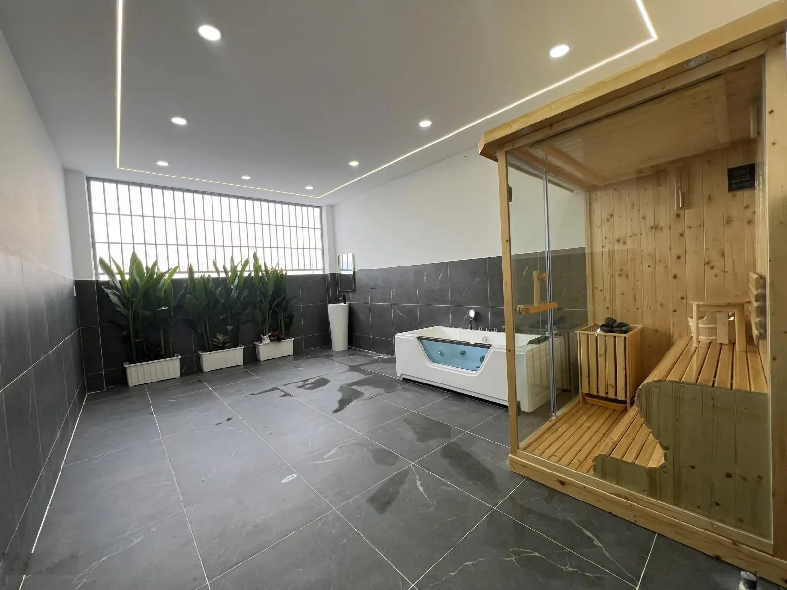 Bán nhà đẹp mặt tiền đường Trần Thị Hè Phường Hiệp Thành Quận 12