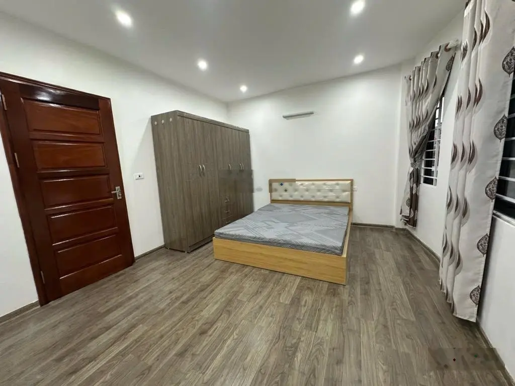 Chính chủ bán nhà riêng phố việt hưng.long biên.hơn 6 tỷ.ôtô tránh 10m.hàng xóm vinhomes riverside