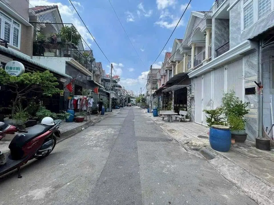 Bán nhà 1 trệt 1 lầu 63m , đường 8m gần ngã 3 cây điệp , Dĩ An