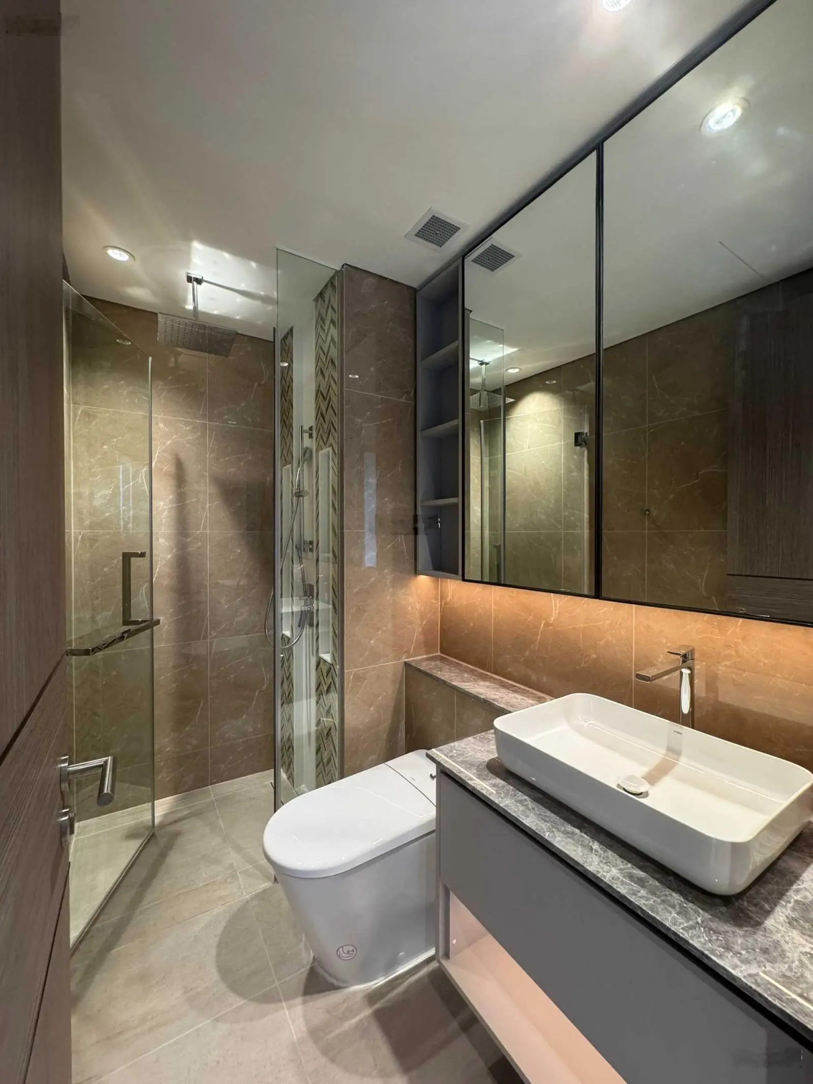 Cần bán CHCC Horizon, Q1, 105m2, 2PN 2WC giá 6.7 tỉ view sông sổ hồng có xuất oto. LH: 0902 369 ***