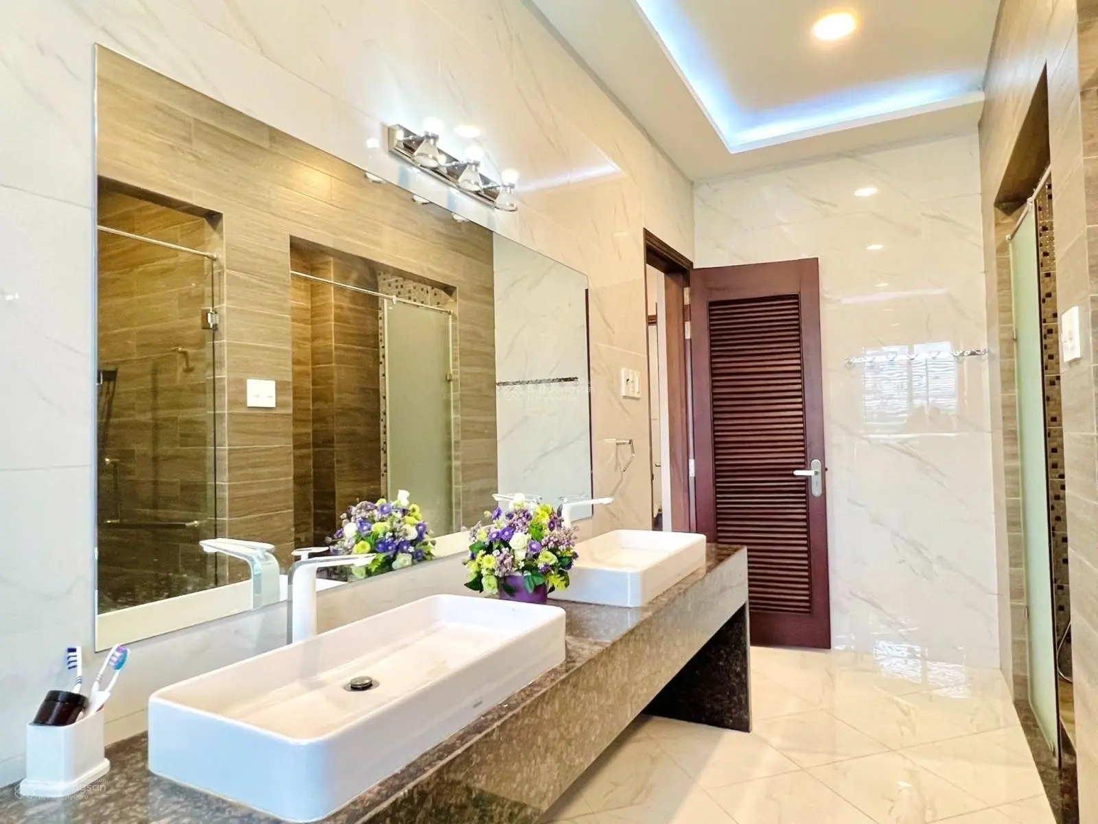 Căn duy nhất mặt tiền Nguyễn Trọng Tuyển DT 4.5 x 16m 5 lầu, giá chỉ 16.5tỷ còn TL