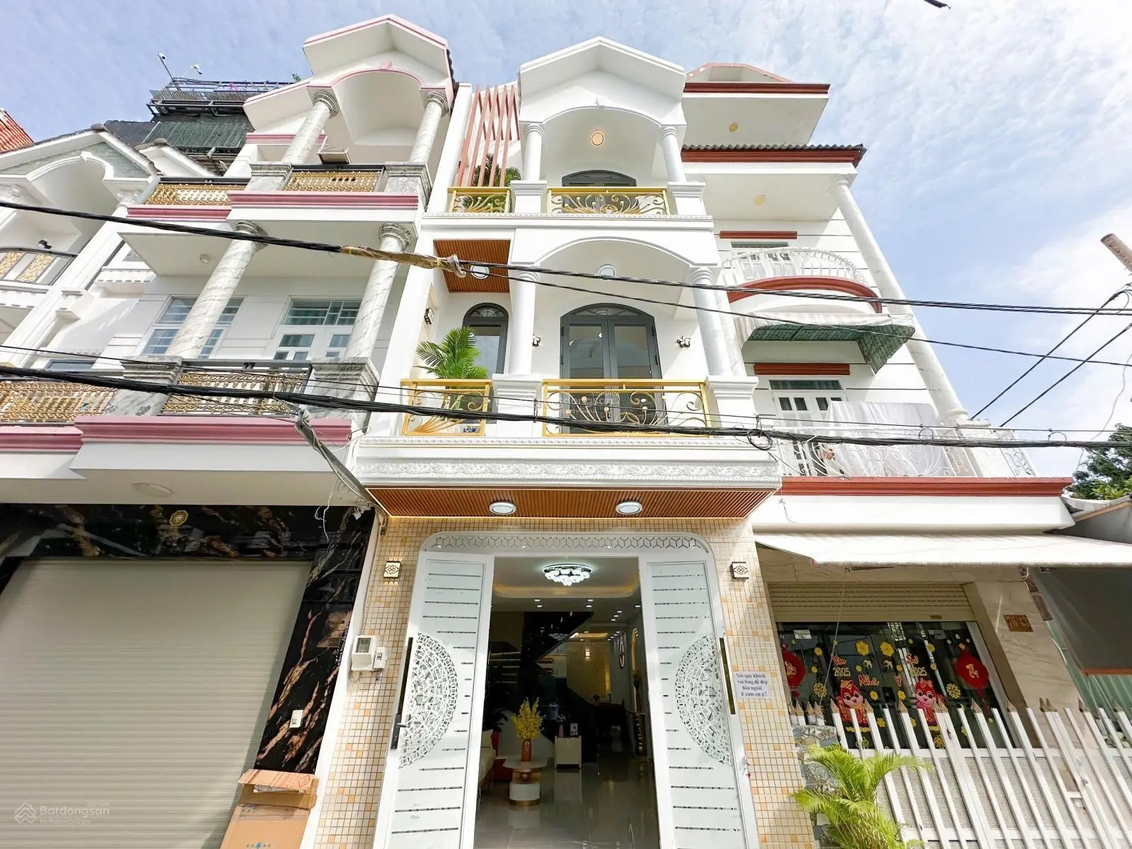 Bán nhà sổ riêng 58,9m2 xây dựng 4 tầng full nội thất gần sát Quận 7 chỉ 300m