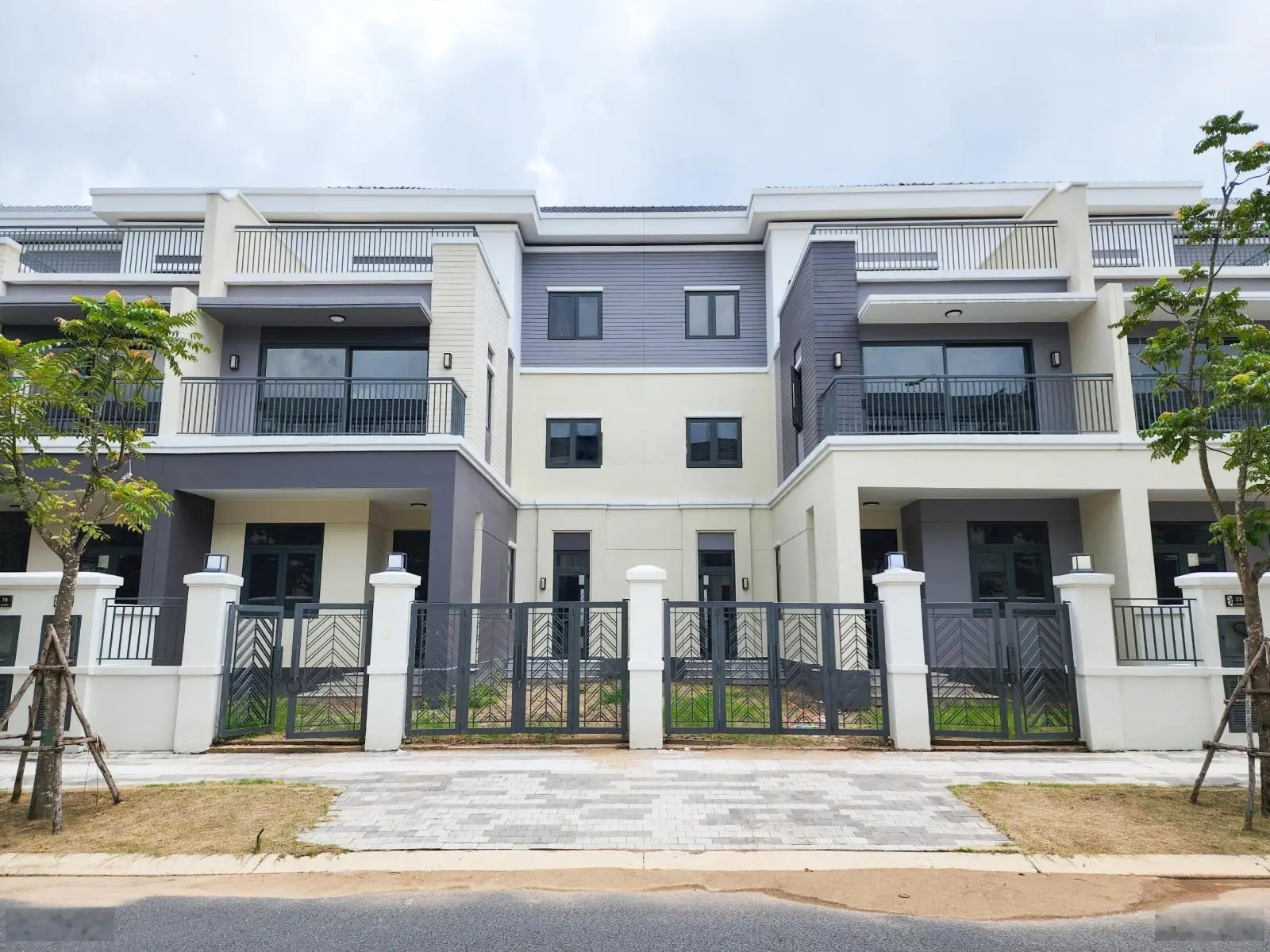 Ngộp quá cần Bán nhà phố, biệt thự, shophouse Aqua City giá từ 5,2 tỷ. Nhận nhà ở ngay kèm HĐMB