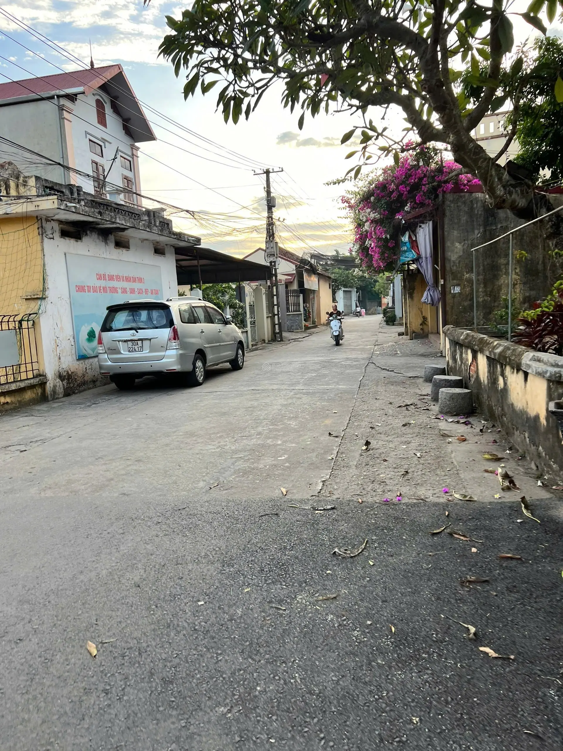 Bán đất tại Thị trấn Phúc Thọ, Hà Nội. Diện tích 46m2, mặt tiền 4m. Lh Phạm Tuấn 0913 819 ***
