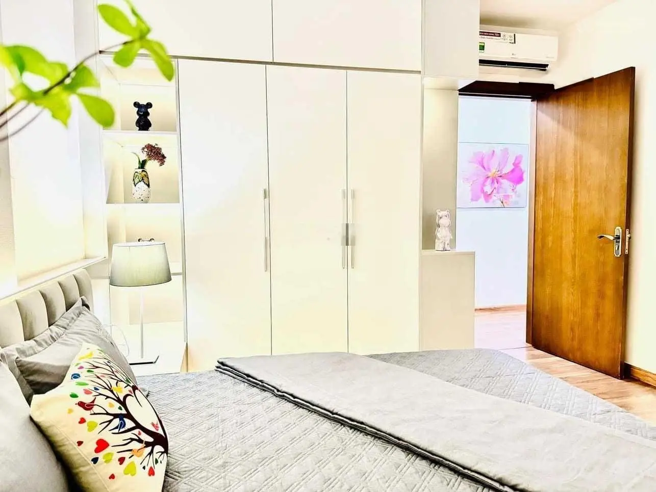 Chính chủ cần bán căn hộ 2PN Iris Garden, giá 3,2 tỷ, LH: 0982 629 ***