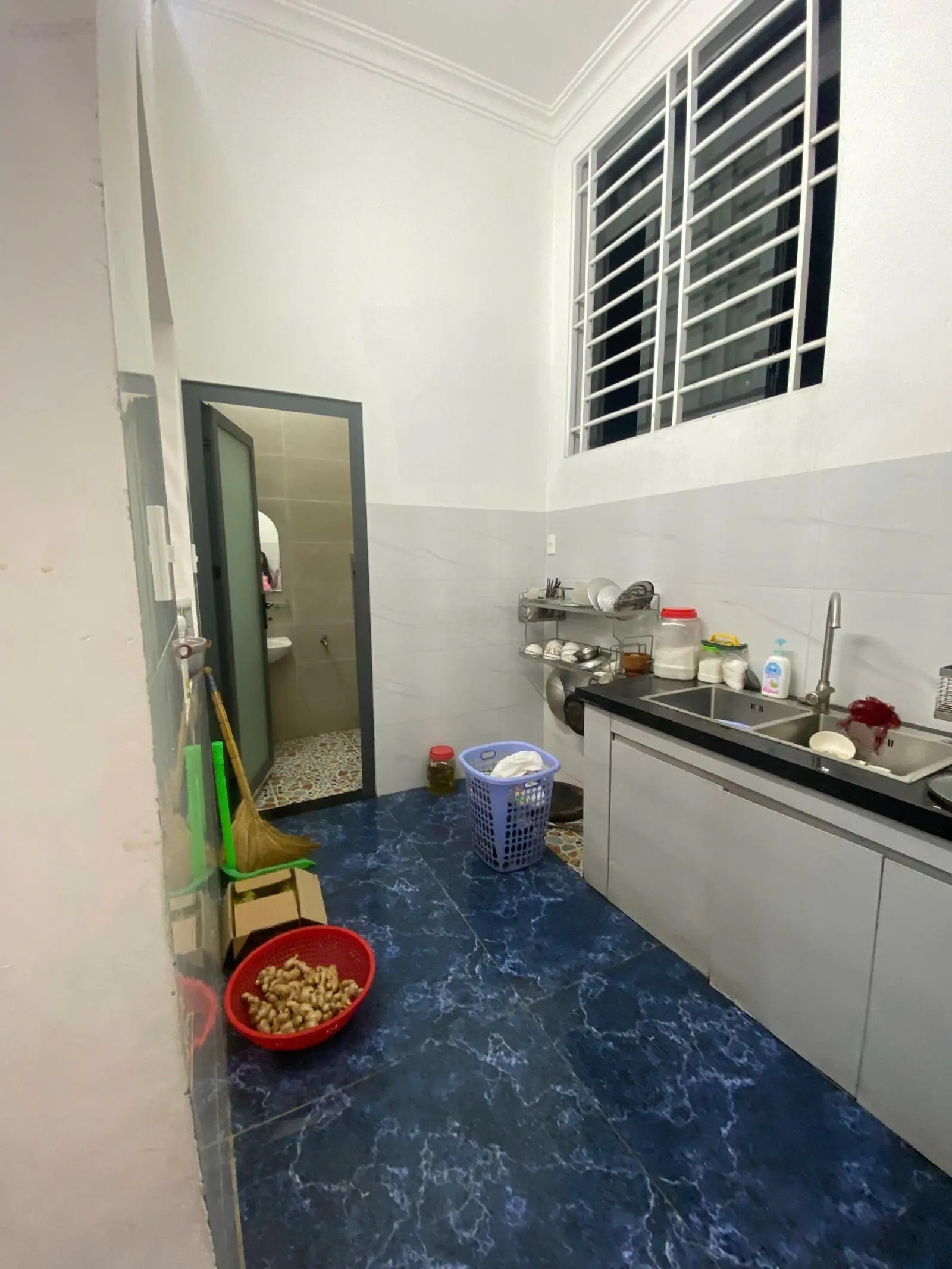 Chủ ngợp nặng bán nhà MT Lê Hồng Phong 5x28 TC 98m2: p.thờ,5pn,5wc,sân 7c, sân cát,2sân thượng