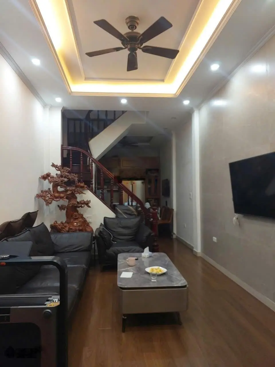 Bán gấp nhà riêng phố Hoàng Cầu 45m 5Tg MT 3,6m chỉ 8,2 tỷ 10m Ô tô tránh KD nhỏ.