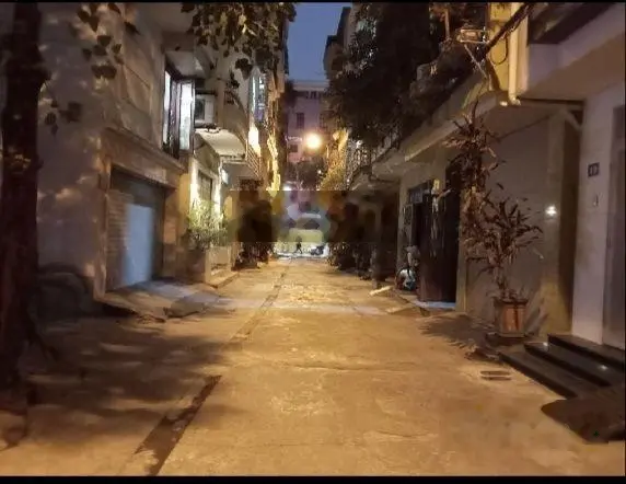 Tôn Thất Thiệp vị trí sát Hoàn Kiếm, - Khu quan chức quân đội, ô tô đỗ cửa vào nhà