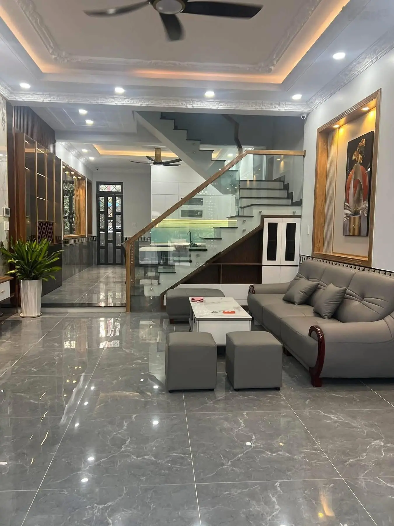 Bán gấp nhà kdc cao cấp tphcm giáp làng đại học quốc gia - 234m2 sàn giá 7,6 tỷ - hướng đông nam