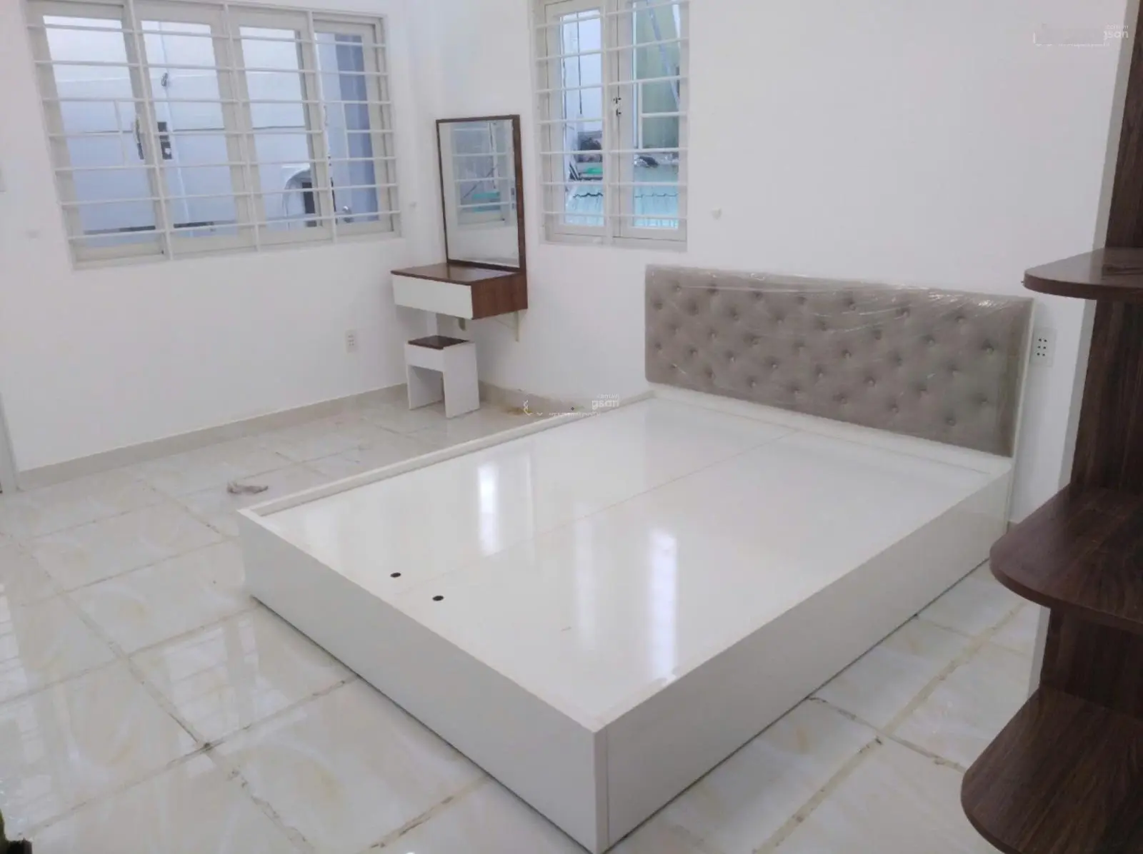 Bán gấp nhà Bành Văn Trân Tân Bình 4m x 14m 5 tầng chỉ 6 tỷ.