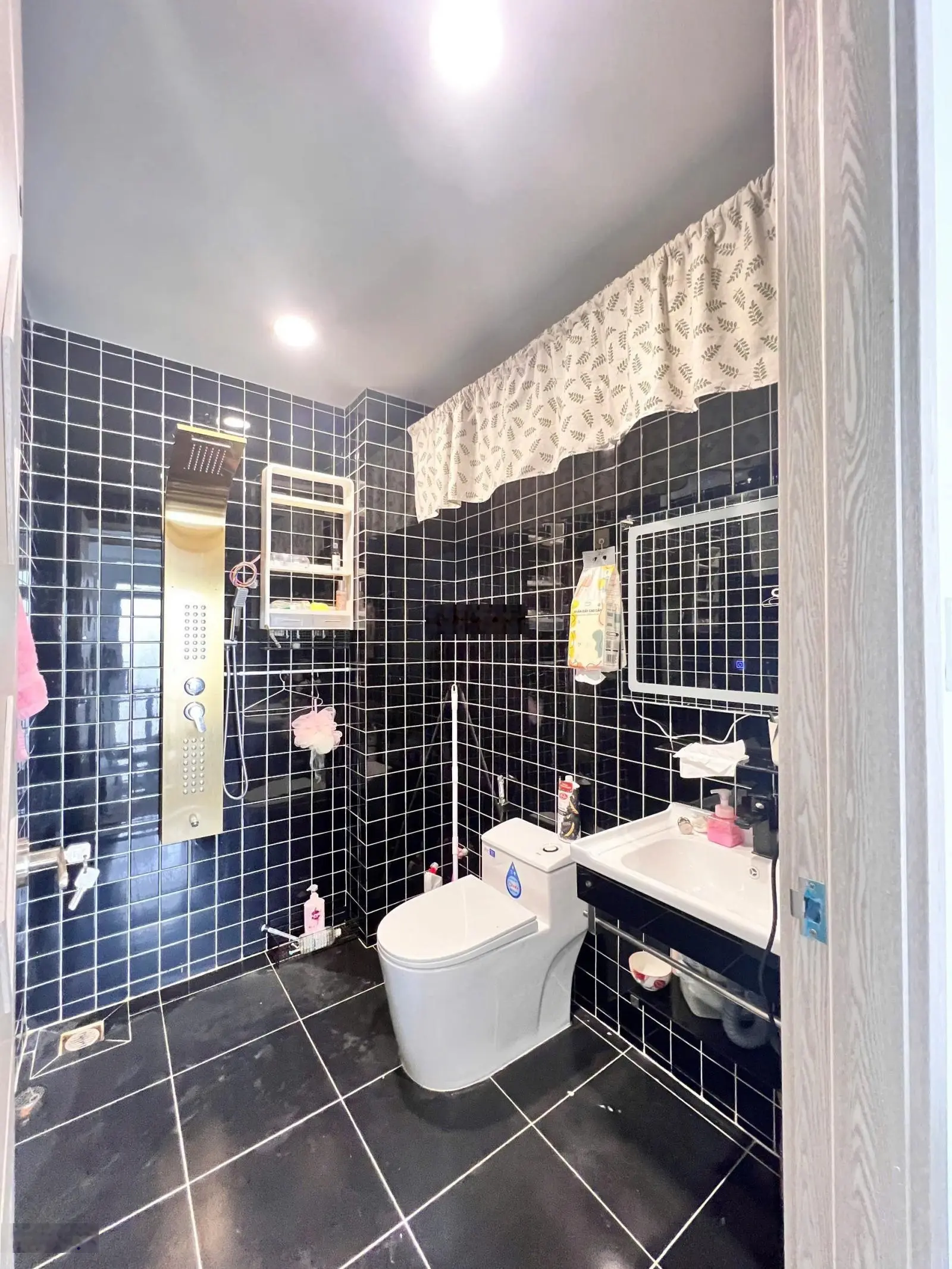 Xe Hơi Trong Nhà,Ngay Vòng Xoay Ng Tri Phương,Ngang 4m,6Tầng,5PN,Thang Máy