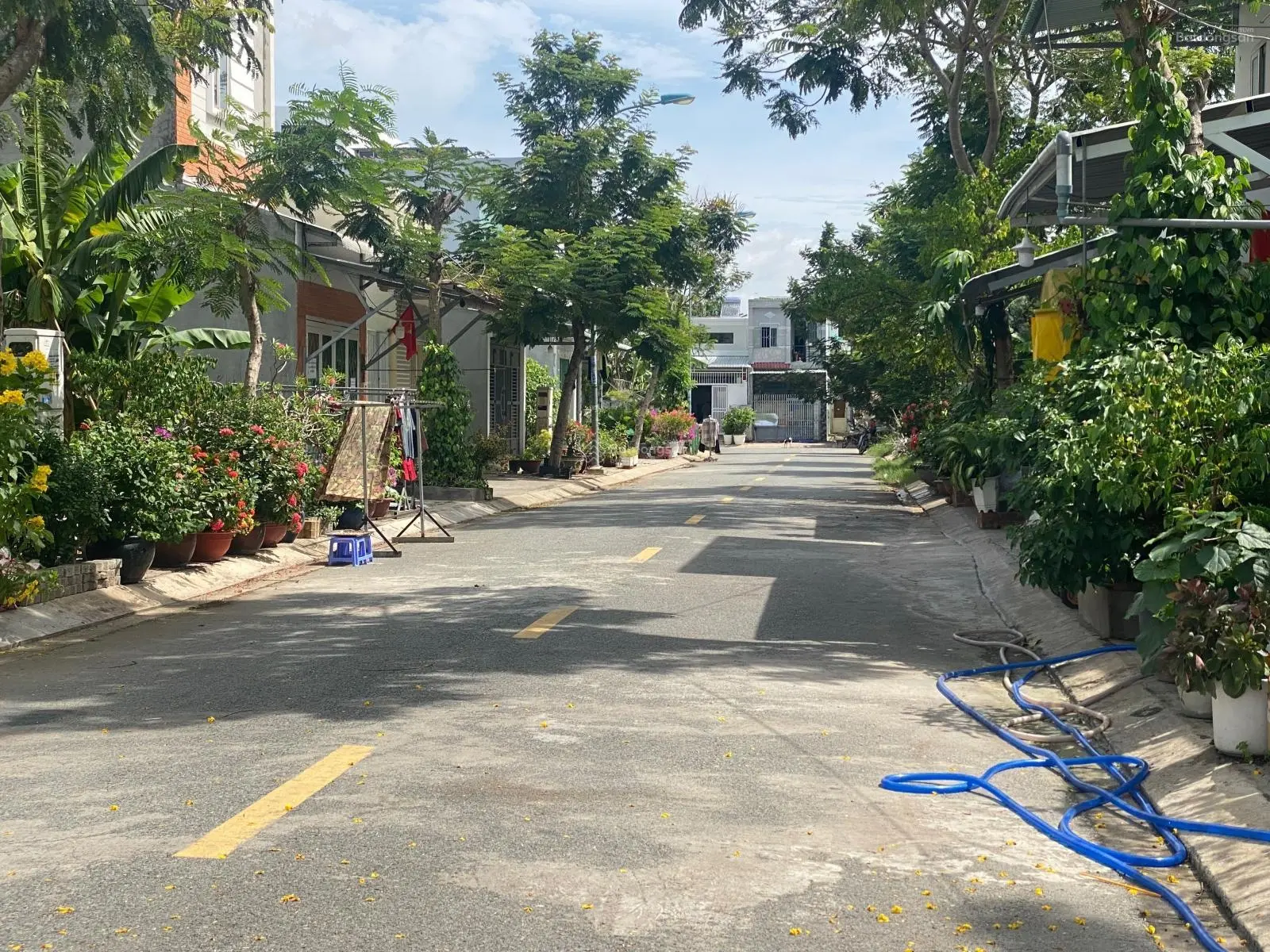 Bán lô đất đường D10 KDC Long Hậu Nam Sài Gòn. DT: 5m x 18m giá 2.2 tỷ. Sổ đỏ riêng