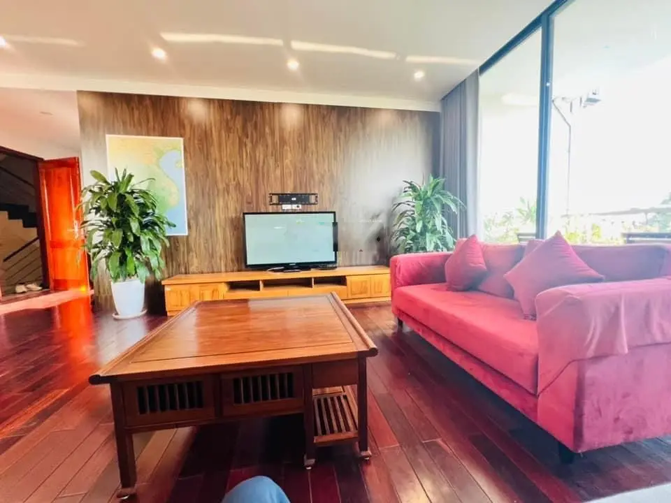 Bán nhà mặt phố Phạm Tuấn Tài, Cầu Giấy 55m2 , mặt tiền 6m, 45 chỗ ngủ cửa, vỉa hè đá bóng, 21 tỷ