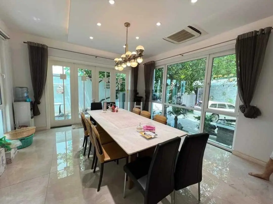 Biệt thự đơn lập mặt phố Lưu Khánh Đàm, lô góc bề thế đẳng cấp kinh doanh dT rộng 250m2 giá tốt