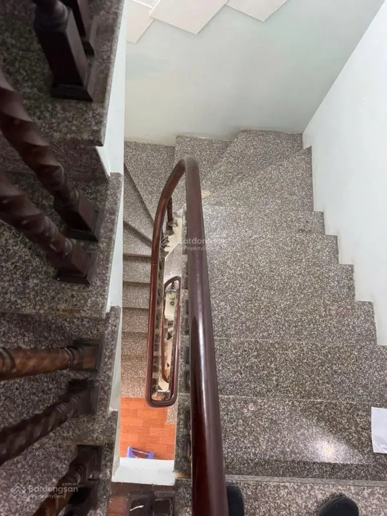 Lô góc Quan Nhân dân xây chắc chắn. 3 gác dạo cửa. Dt 36/40m2T2 chào 7.6 tỷ còn TL. Nói k vs tin ảo