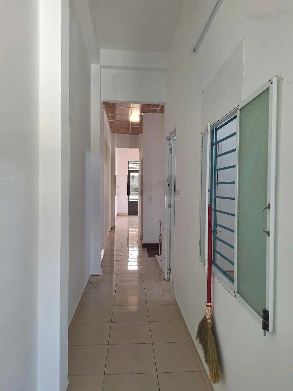 Bán nhà 2 tầng MT Hòa Minh mới sạch đẹp gần biển giá hợp lý