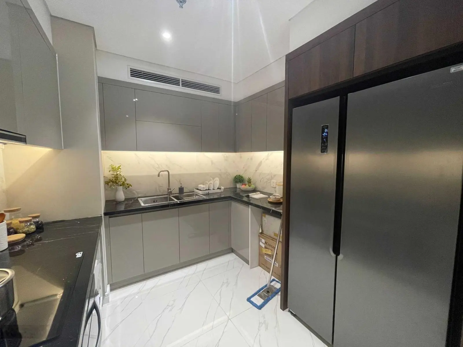 Chính chủ bán CH Tại King Place 114m3 3 ngủ, bc đông nam tầng đẹp,view thoáng giá tốt.LH:0987 362 ***