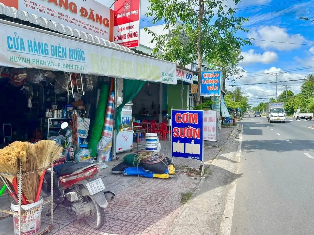 Bán nền nhà hiện có 3 căn nhà đang cho thuê 12tr/tháng