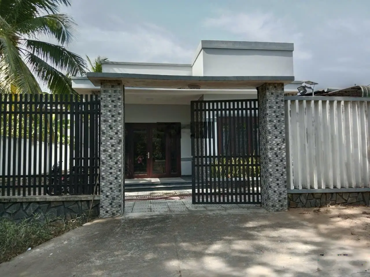 Nhà mới giá rẻ, 378m2 mặt tiền đường nhựa, Mỹ Thạnh An, TP Bến Tre