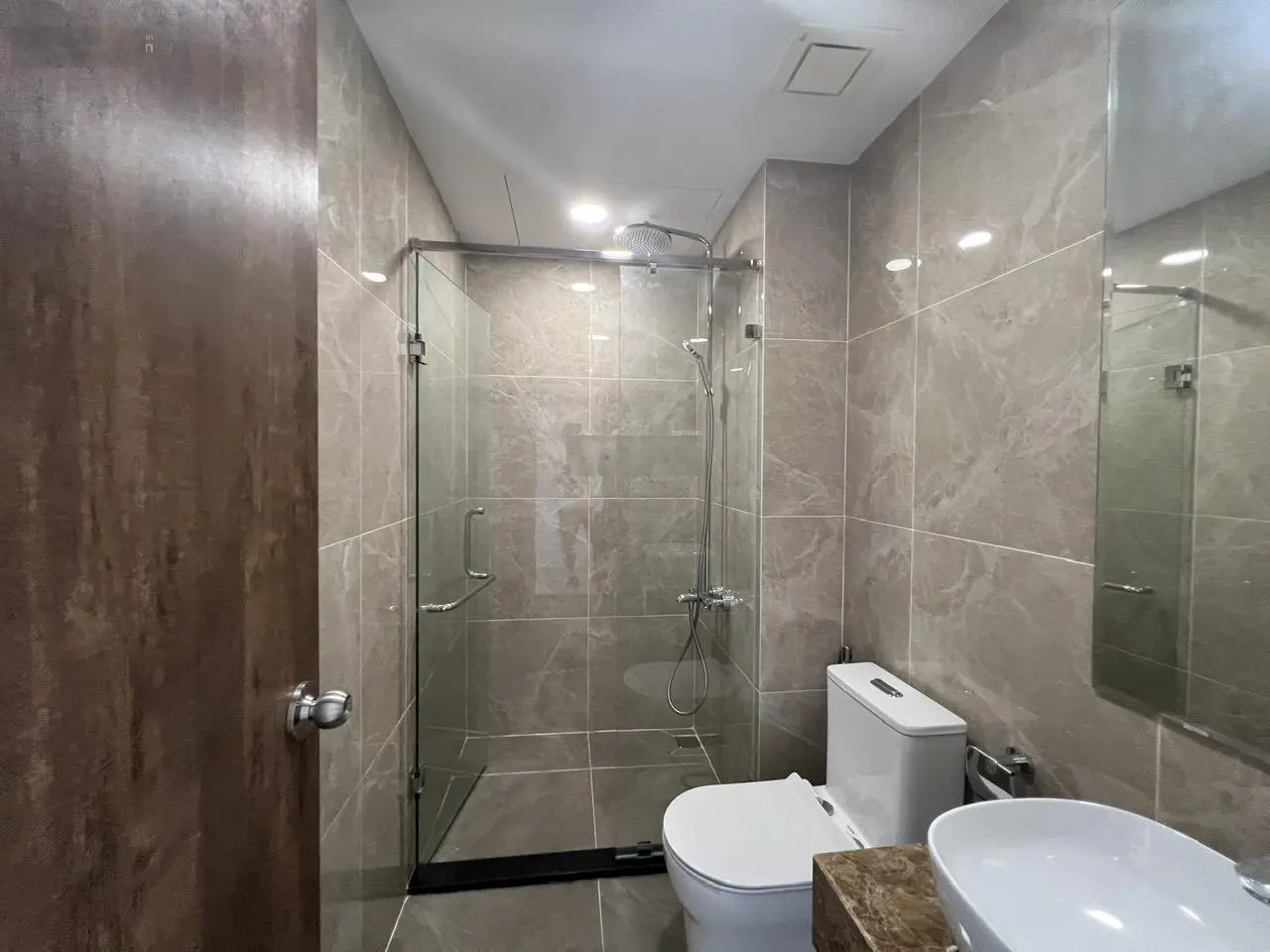 Bán căn hộ Park Legend, 3PN, 2WC, 98m2, Căn góc, nội thất cơ bản, giá 7 tỷ 250, LH 0908 435 ***