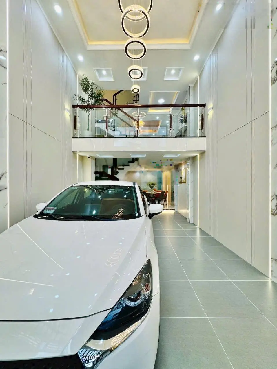 HOT! Bán nhà cạnh chợ Phạm Văn Hai, Tân Bình. Nhà 67,5m2 giá 4tỷ250 còn thương lượng. Hẻm 6m thông