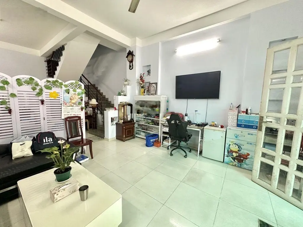 Nhà 1T2L. DT 55m2. Hẻm Xe hơi, Sổ riêng, vuông vức, Ngay PVĐ, giáp Bình Thạnh. Chỉ hơn 4 tỷ ( TL)