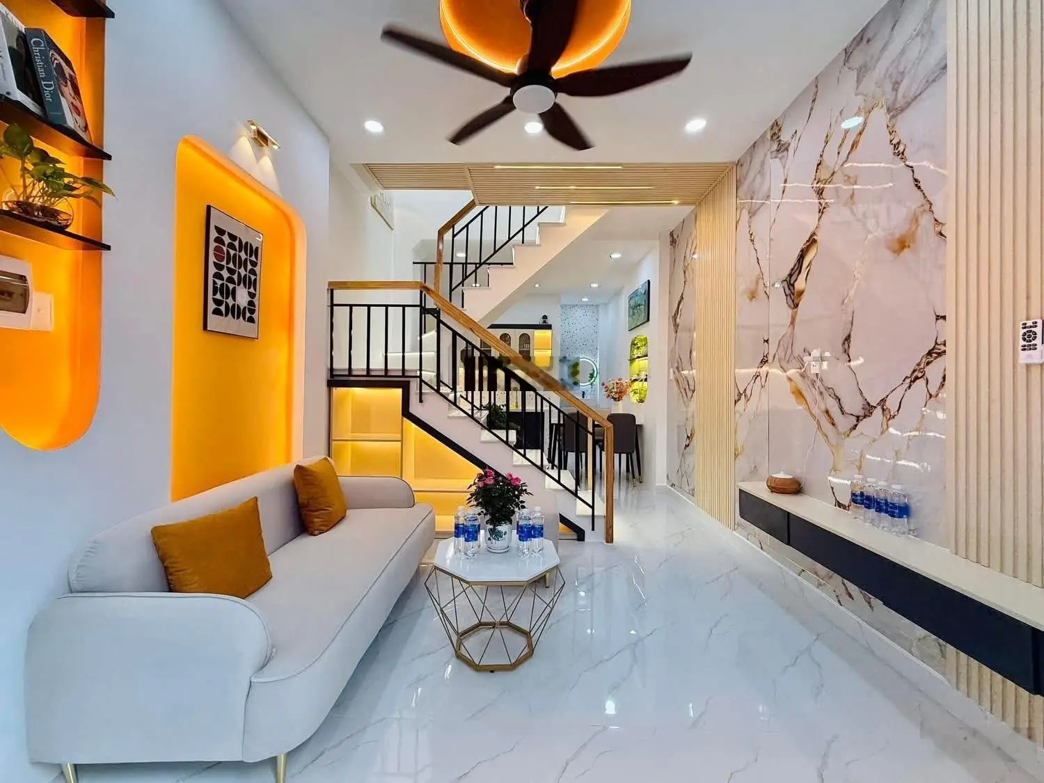 Nhà phố hiện đại tại Phan Đăng Lưu, Phường 7, Phú Nhuận với giá chỉ 3 tỷ 8 thương lượng.