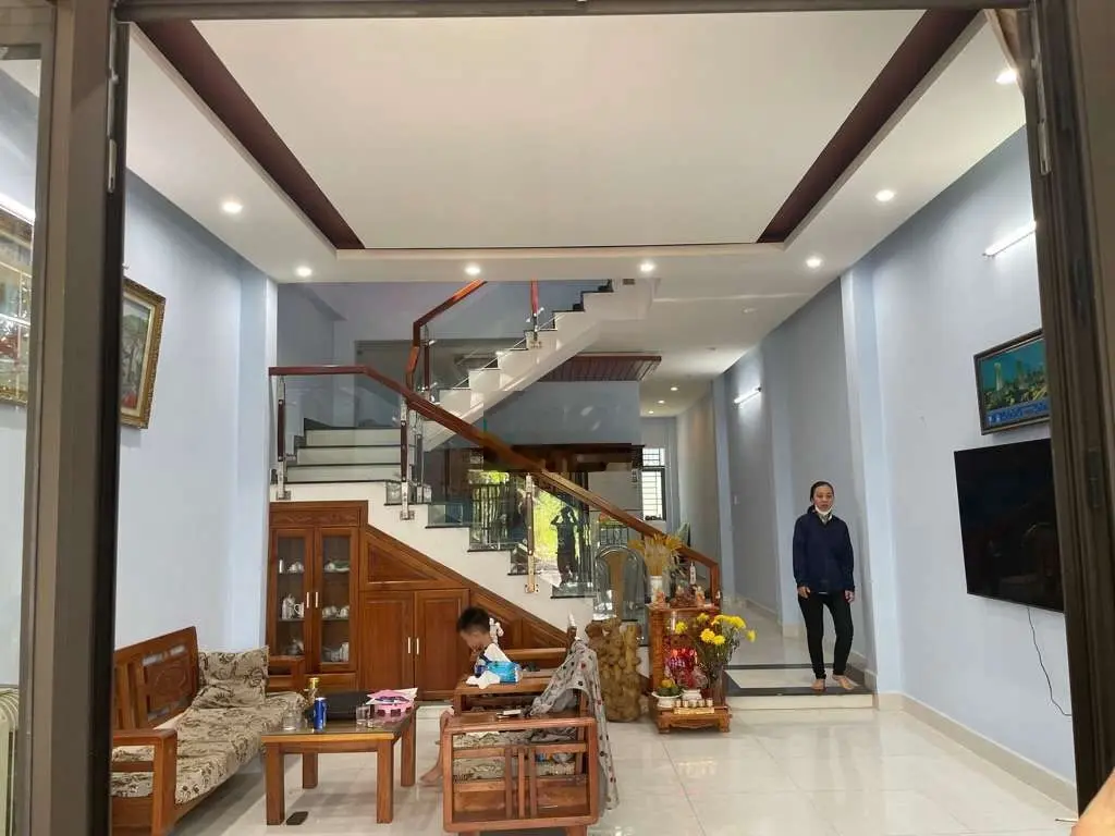 Bán gấp nhà 2 tầng đường 7m5, trung tâm Liên Chiểu