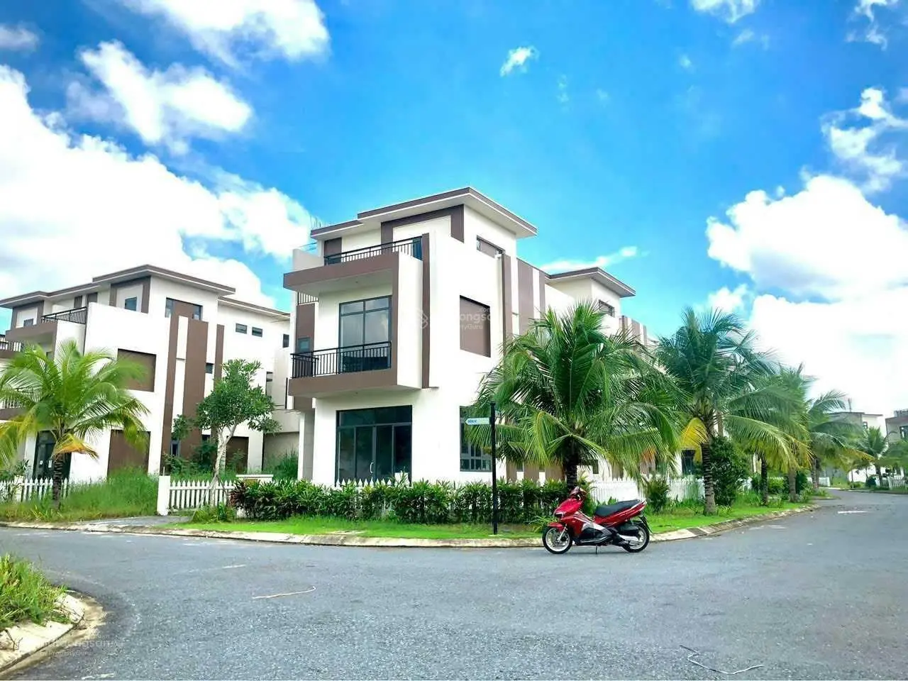 Chính chủ bán căn gốc biệt thự 2 mặt tiền view sông 163m2 giá 2 tỷ 9 công chứng sang tên