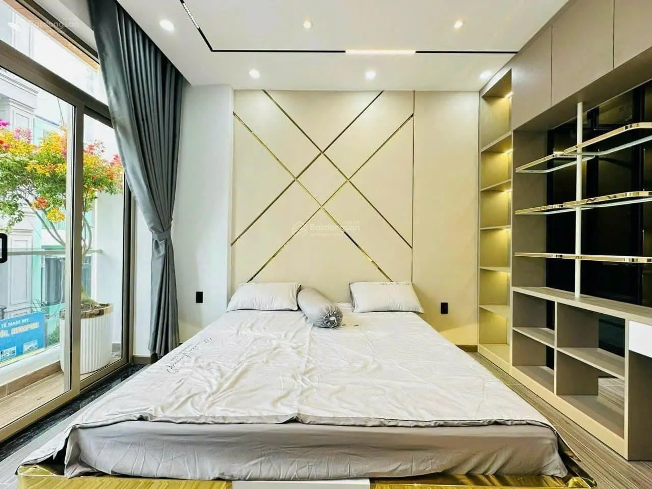 Bán căn nhà đẹp giá rẻ 86,27m2 đường Cộng Hoà, P13, Tân Bình giá bán 3tỷ100. Gần siêu thị, hẻm 6m