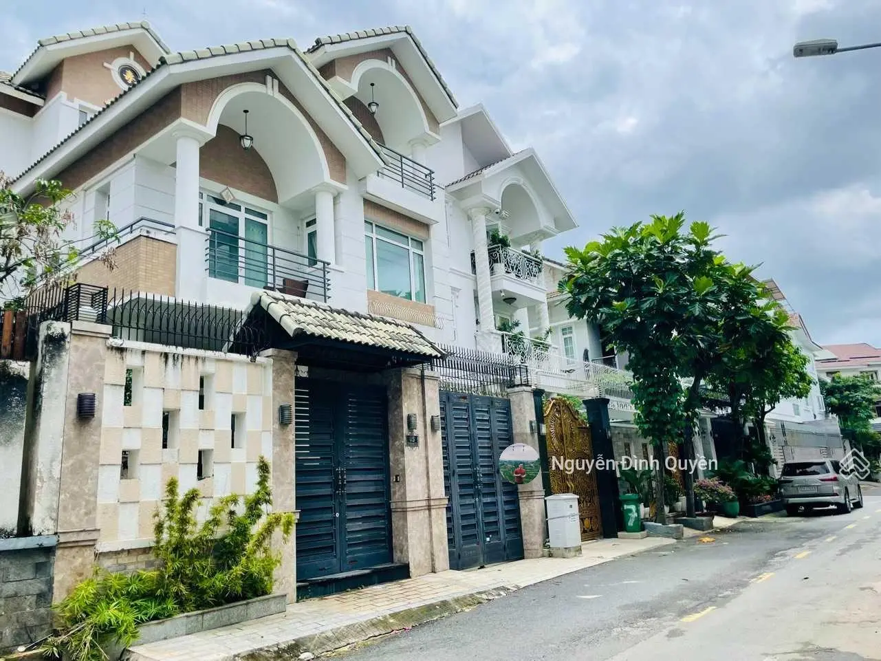 Chính chủ - giảm bán nhanh biệt thự quận 2 - hầm 3 lầu full nội thất - 200 m2 - chỉ 43 tỷ