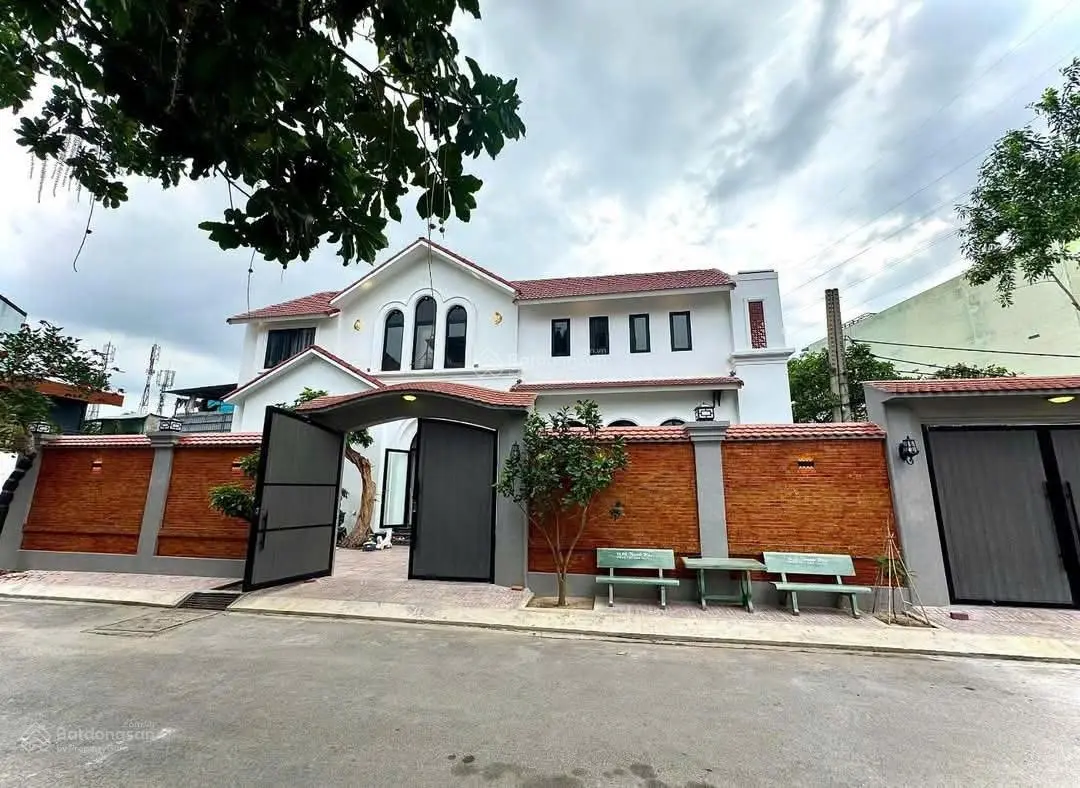 Siêu phẩm biệt thự sân vườn 375m2 - khu phân lô hiện đại - ngay ngã 4 thủ đức lh 0918042143