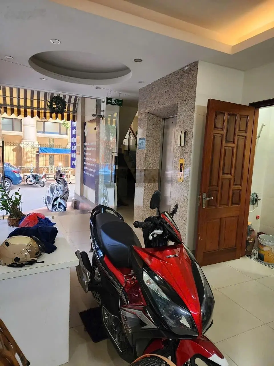 TOÀ GÓC- PHÂN LÔ- MAI DỊCH- 24TỶ: 7 tầng* Dt49.6/70m2, mt14.5, ô tô, thang máy