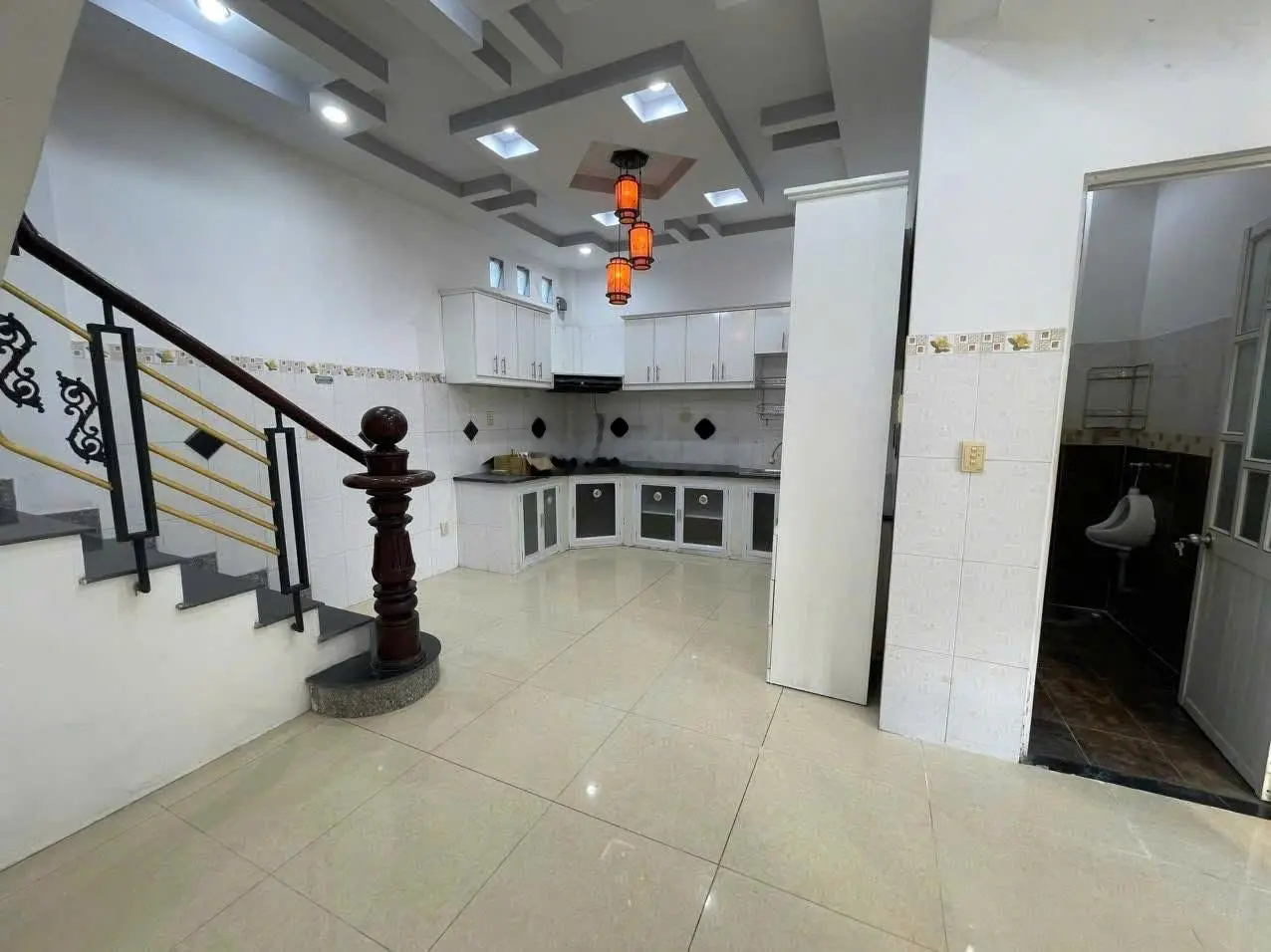 Kẹt tiền gấp lắm bán căn nhà này , xây chắc 6x 17m 1 lầu bê tông cốt thép