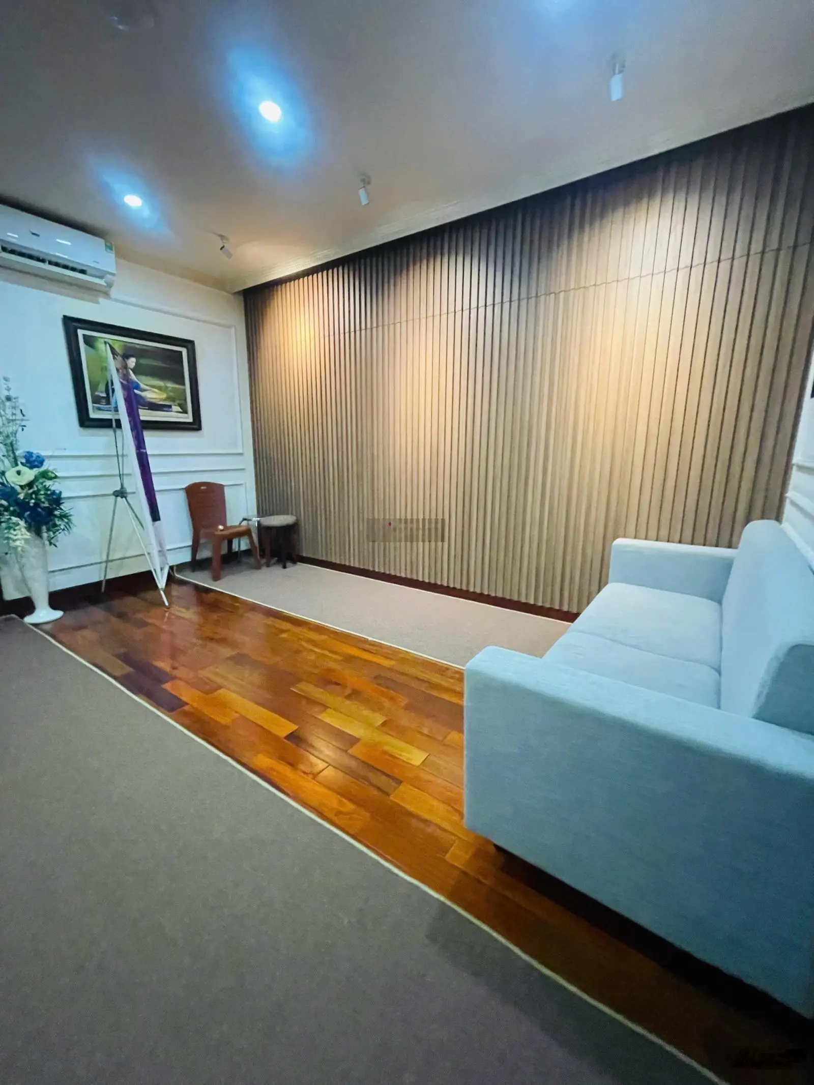 Cần nhà bán đường Hoàng Cầm đoạn giữa kinh doanh rất tốt hiếm có tại KĐT Vĩnh Điềm Trung