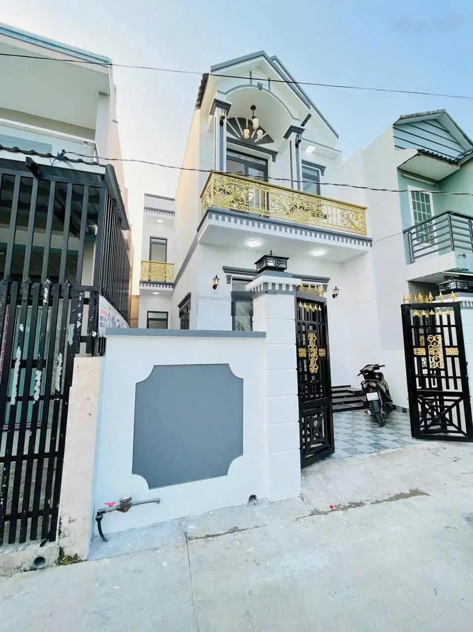 Nhà ngay trung tâm thị trấn Cần Giuộc, ngang 6m dài 15m, ô tô đậu trước sân