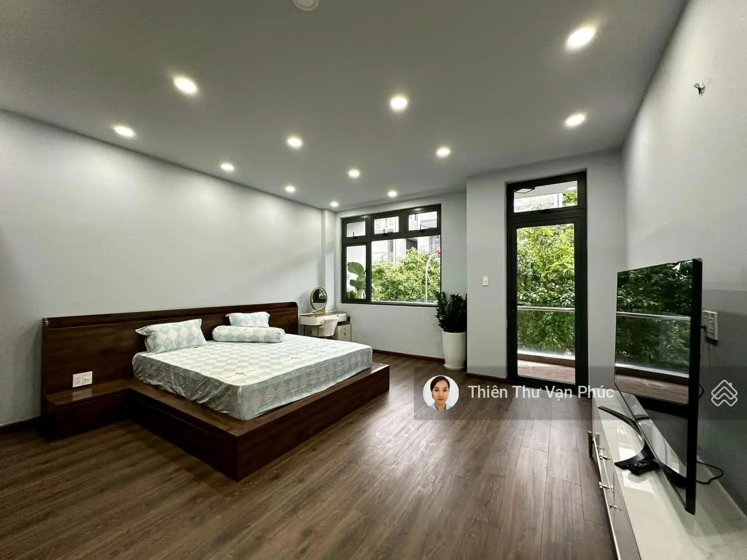 Nhà mặt tiền 5m, đường 13 m, Vạn Phúc City, hoàn thiện nội thất cao cấp. Giá thương lượng