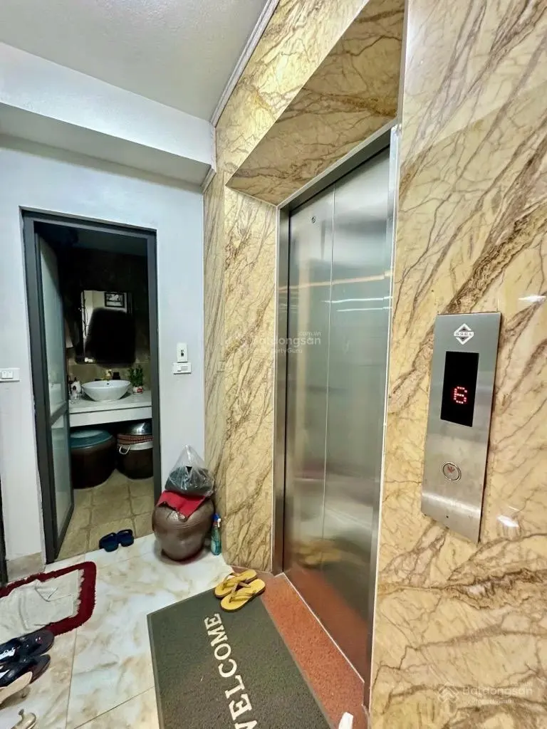 Nhà đẹp ô tô đỗ vào nhà viw hồ thoáng sáng giá hấp dẫn. Gần hồ linh Quang