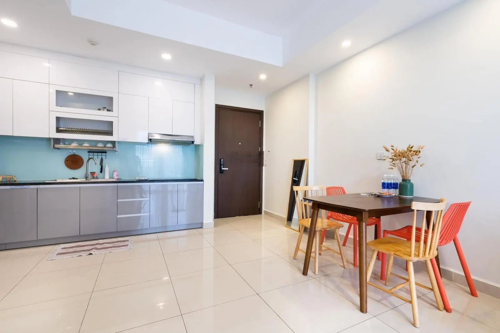 Cần bán gấp căn hộ 83m2, giá bán 5,9 tỷ trừ lại 5%, hướng ĐN đẹp 0908 457 *** gặp Linh Novaland